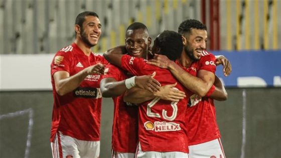 نجم الأهلي السابق يعلن عن مفاوضاته مع الزمالك